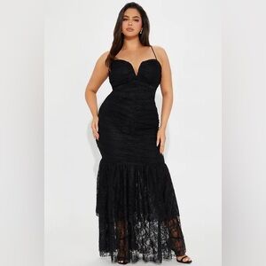 Pre-Loved Elegant Black Lace Mermaid Dress with Spaghetti Straps